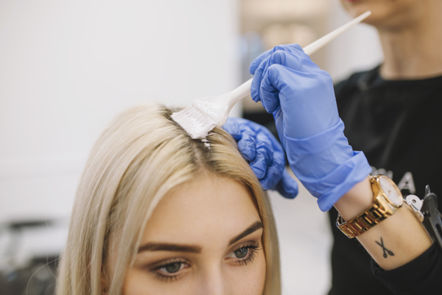 Touch up warna rambut